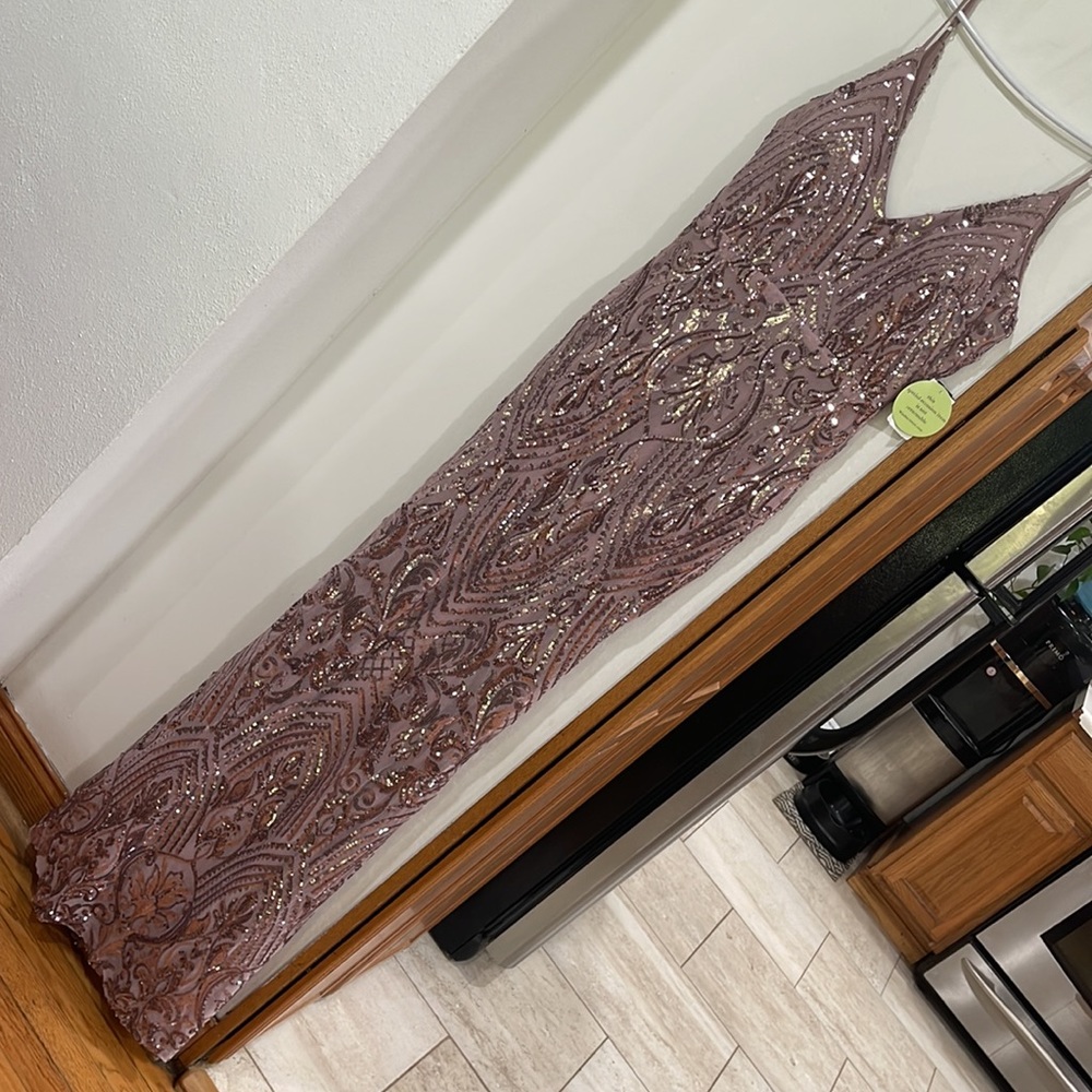 NWT WINDSOR LILAC SEQUIN GOWN